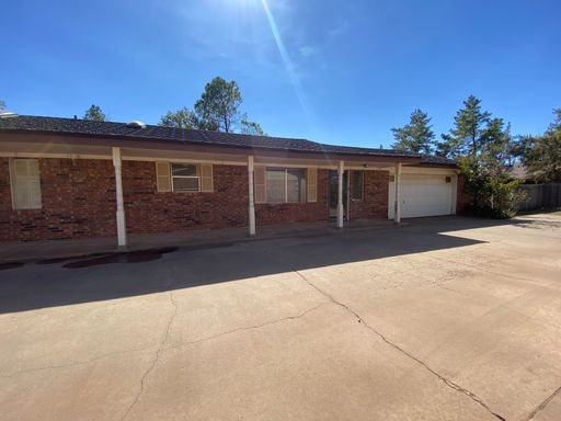 2 bedroom/ 2 bath | Plainview | 1007 Itasca St. – photo 1