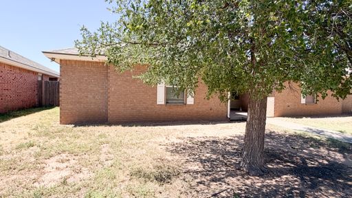 3 bedroom 3 bathroom for Rent in Lubbock|307 N. Clinton Ave. Unit A – photo 1