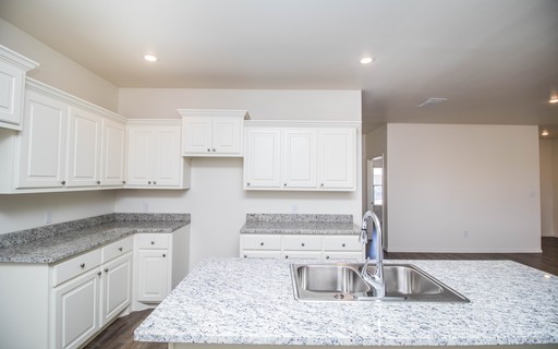 Lubbock, TX| Frenship ISD| Free 75 inch TV |3 bedroom 2 bathroom house for Rent| 6927 20th St. – photo 1
