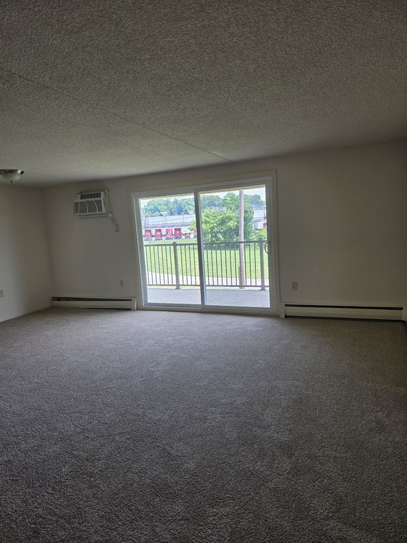 Oxford Apartment: 408 Conowingo Circle
