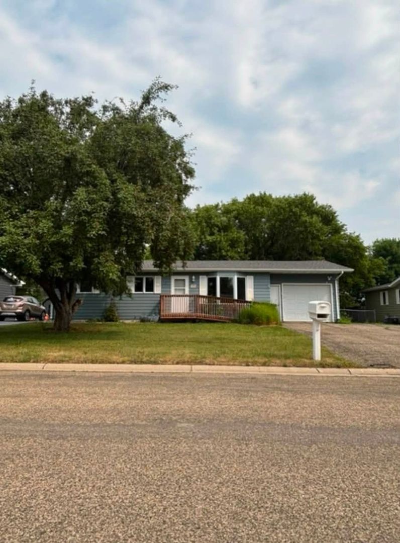Surrey House: 310 3rd St. NE