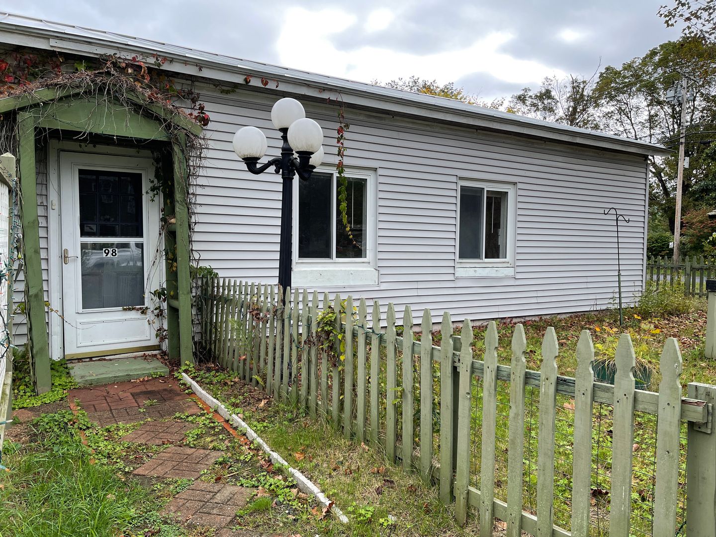 Hanover Apartment: 98 Greensboro Road