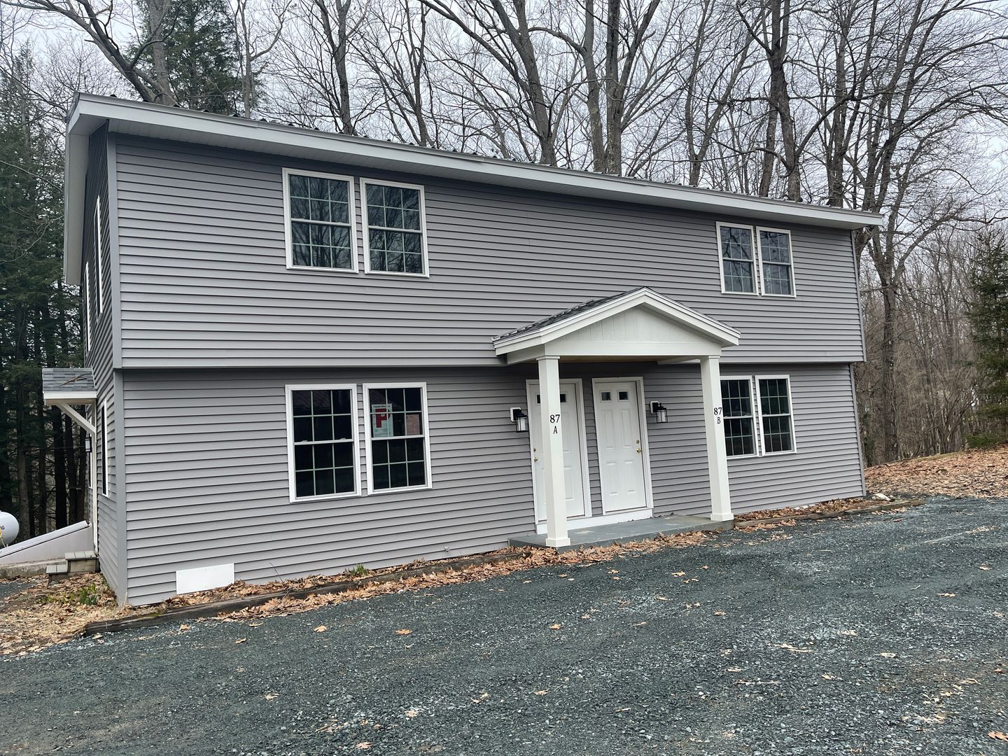 White River Junction Apartment: 87 Grovner Street