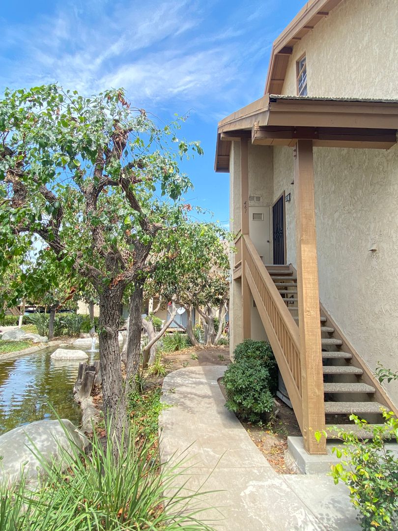 Irvine Condo: 461 Orange Blossom