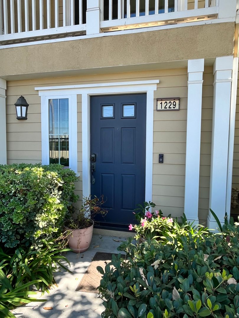 Irvine House: 1229 Abelia