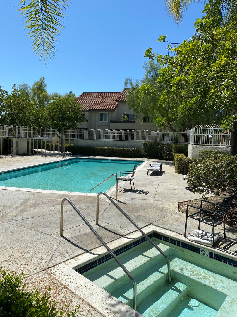 Pool at 26156 Sanz #B