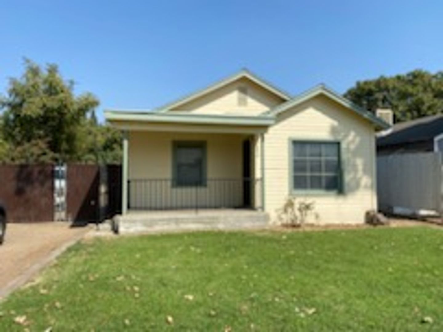 Fresno House: 5013 E. Platt Avenue