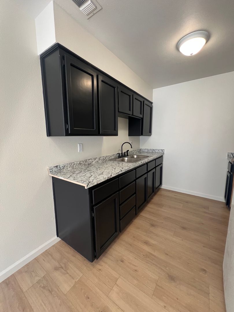 Madera Apartment: 609 -615 Moore Street