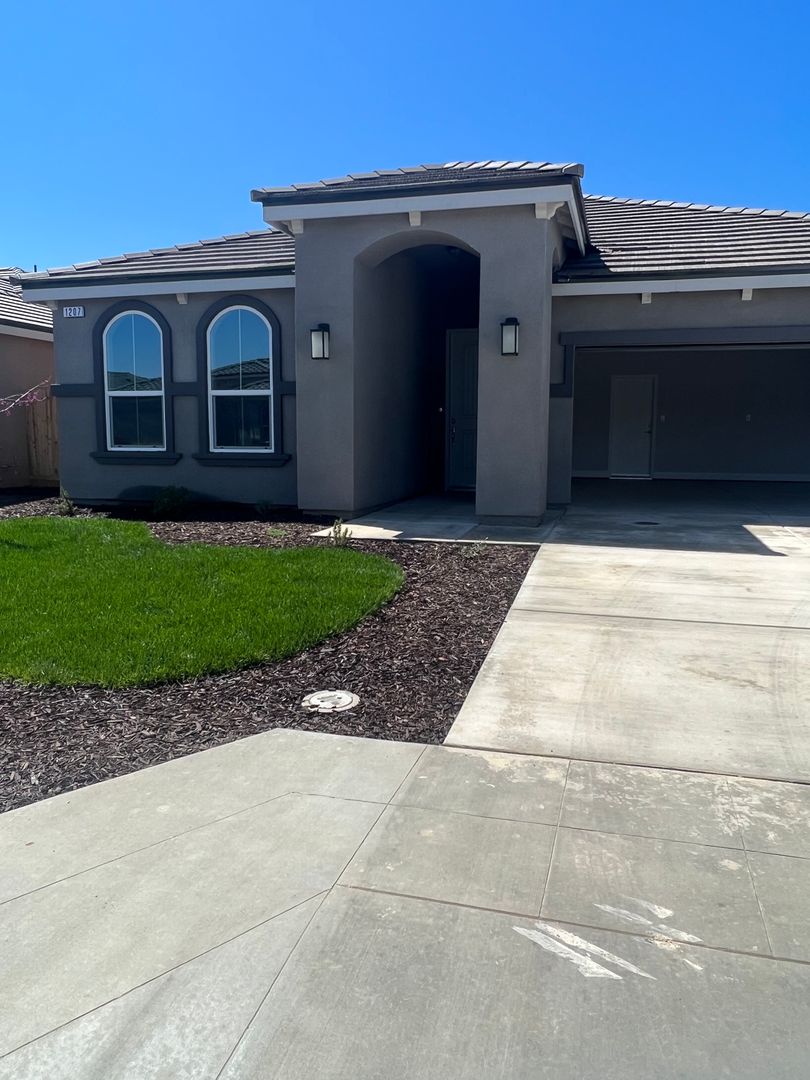 Madera House: 1207 Bristlecone Drive
