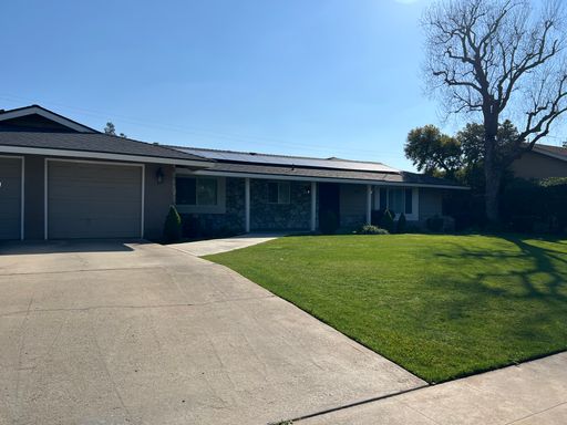 3 Bed 3 Bath Rental at 1081 W Stuart Avenue, Fresno, CA – photo 1