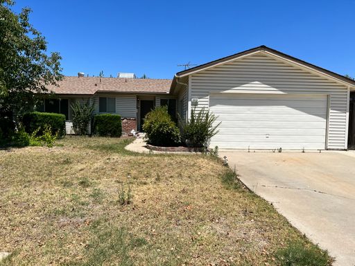 Clovis Home-Convenient location to shopping & entertainment – photo 1