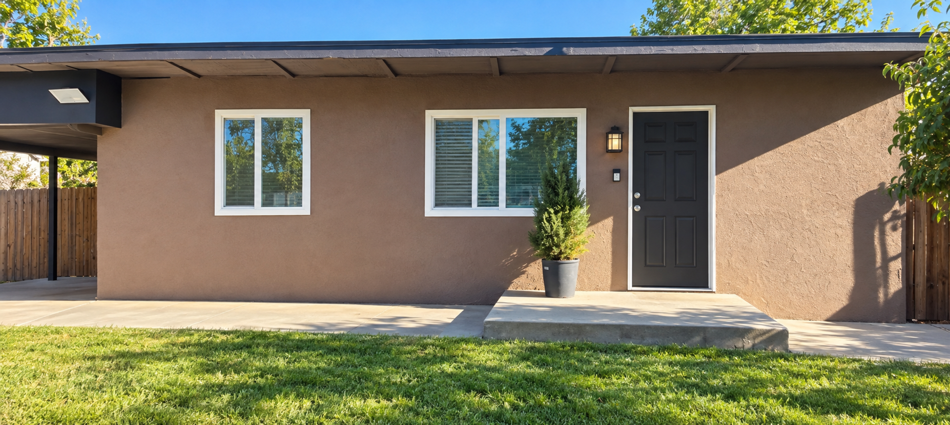 Madera House: 328 W Cleveland Avenue