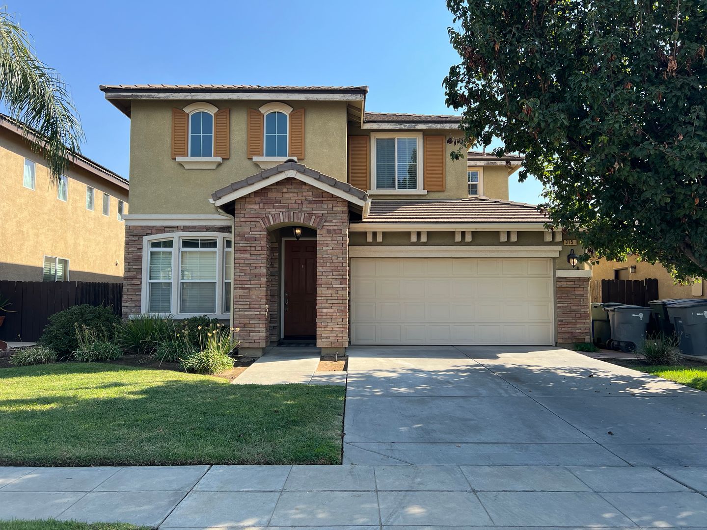 Fresno House: 3156 N Applegate Ave