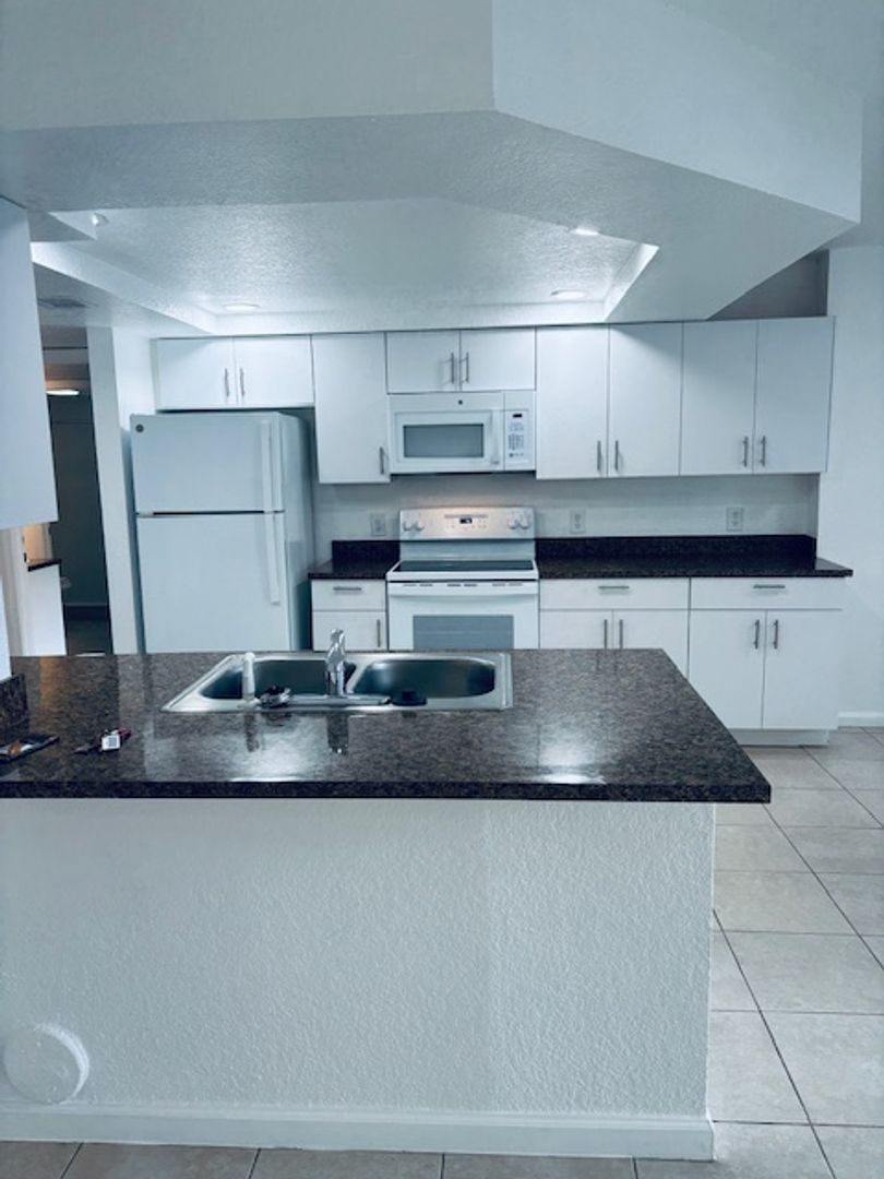 Coral Springs Apartment: 11765 Royal Palm Blvd