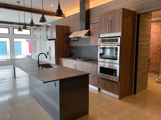 Stunning 2 Bedroom and Den Penthouse with Roof Deck – photo 1