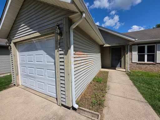 WHITE PINES 1 BR W/ GARAGE – photo 1
