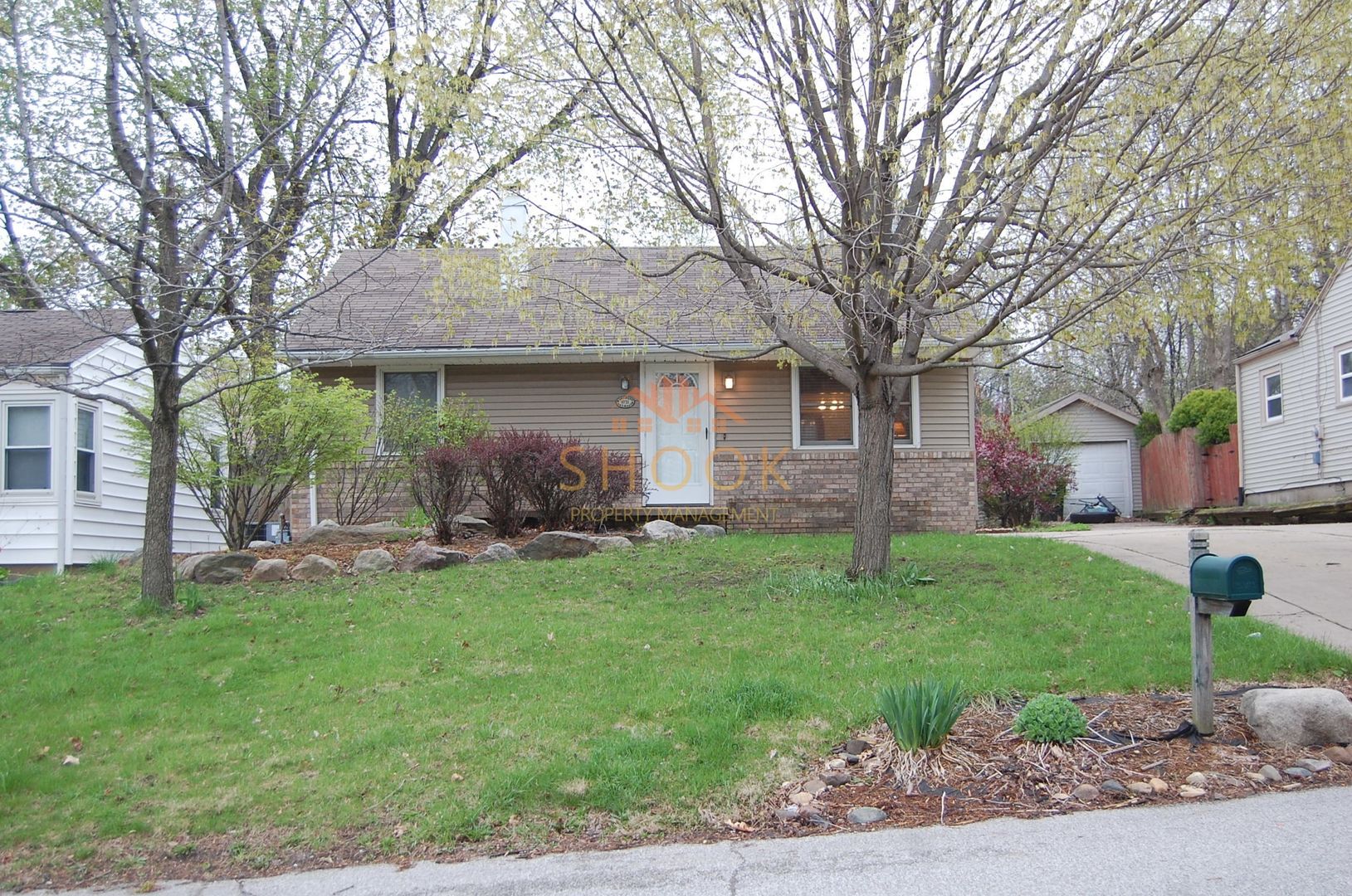 Lafayette House: 1031 Tulip Lane