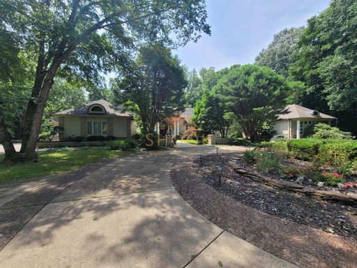 STUNNING LUXURY HOME - EVERYTHING YOU NEED - SHORT-TERM AND FURNISHED OPTIONS AVAILABLE – photo 1