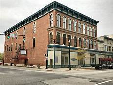 BEAUTIFUL RENOVATED APT IN THE HEART OF DOWNTOWN – photo 1