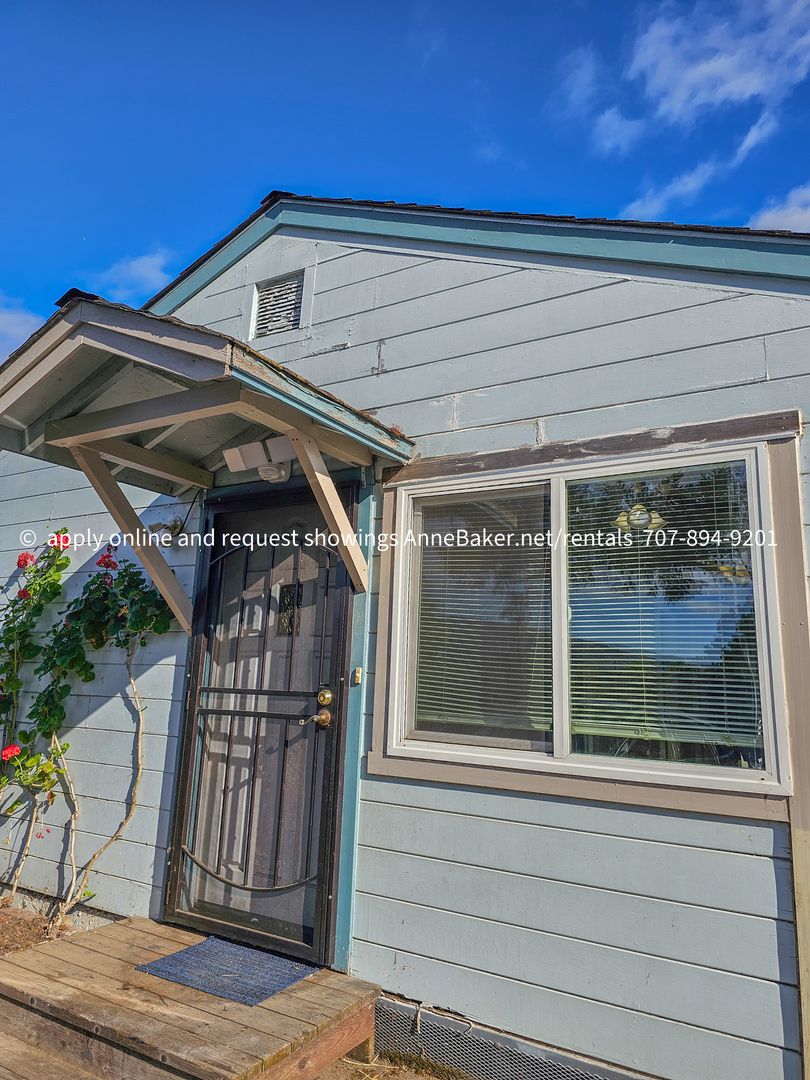 Cloverdale House: 45 Cherry Creek Road