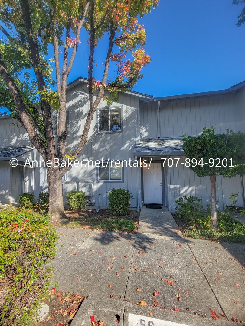 Cloverdale Condo: 205 Elbridge Unit G