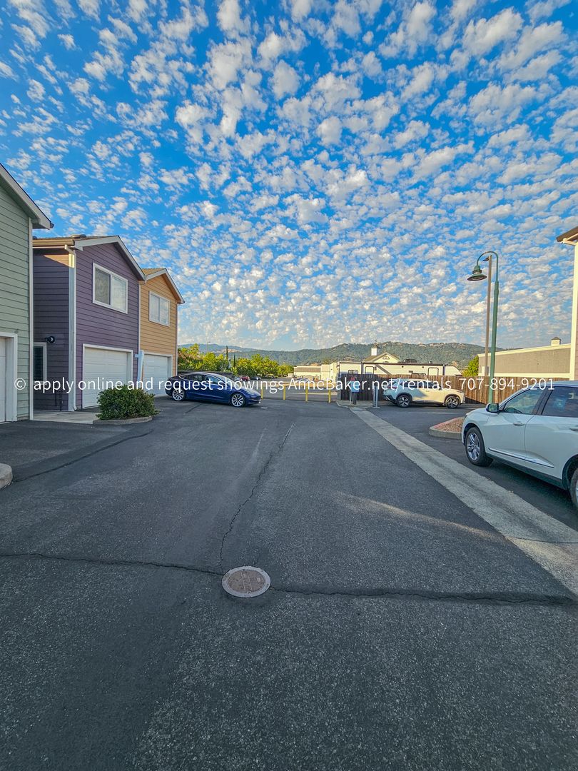 cloverdale Townhome: 132 Treadway Ct