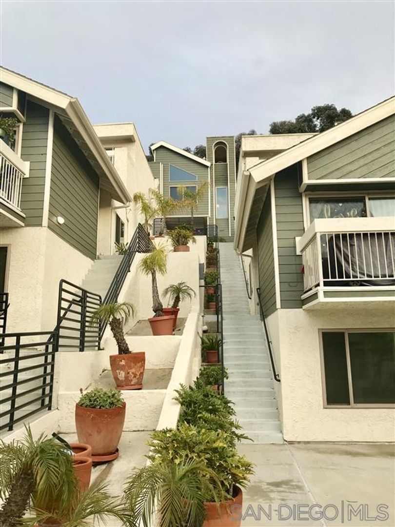 San Diego Condo: 2251 Worden St Apt 14