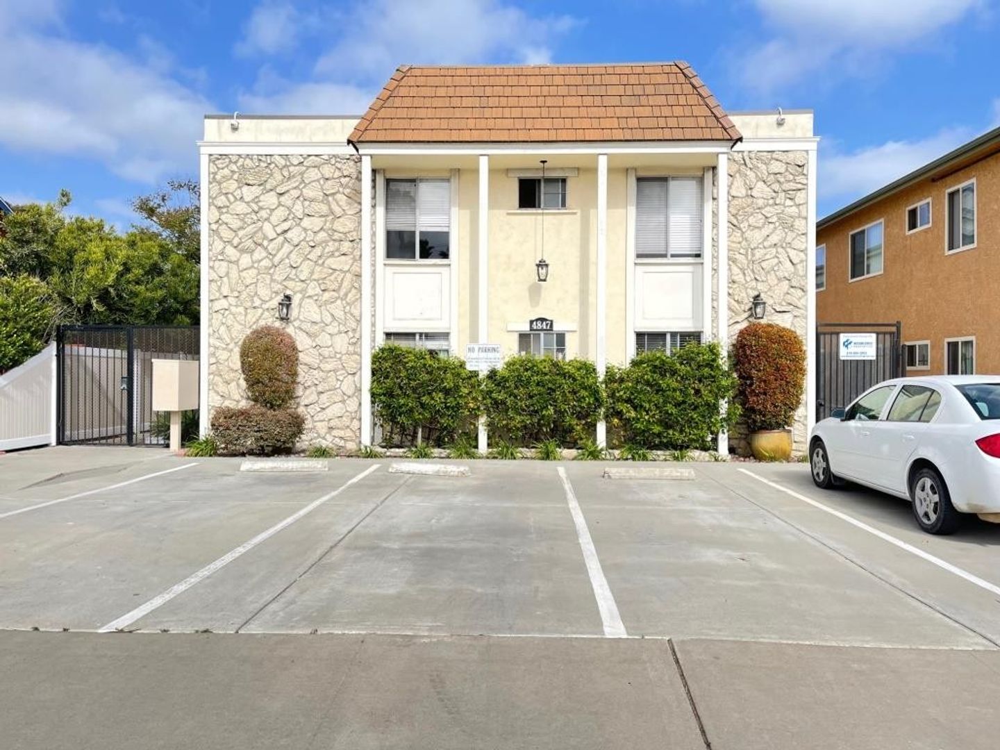 San Diego Apartment: 4847 Kansas St