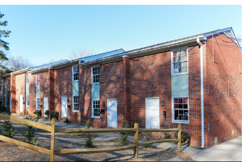 Charming townhouse convenient to downtown Concord! – photo 1