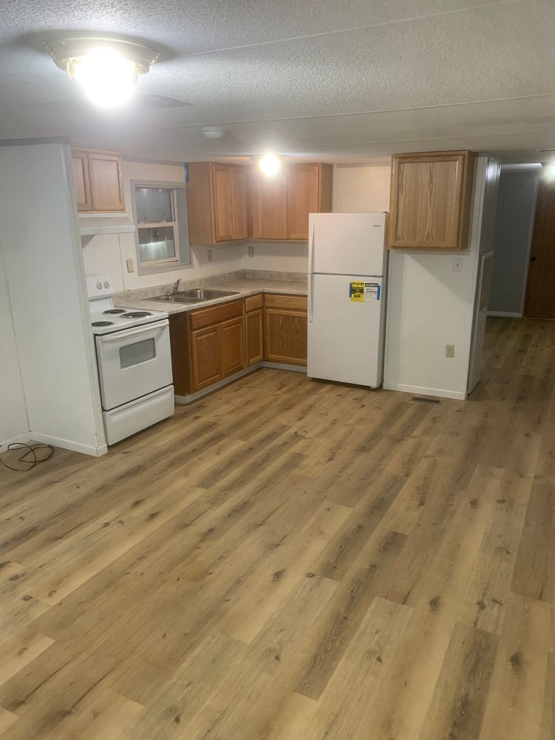 Mission Apartment: 700 East Todd St