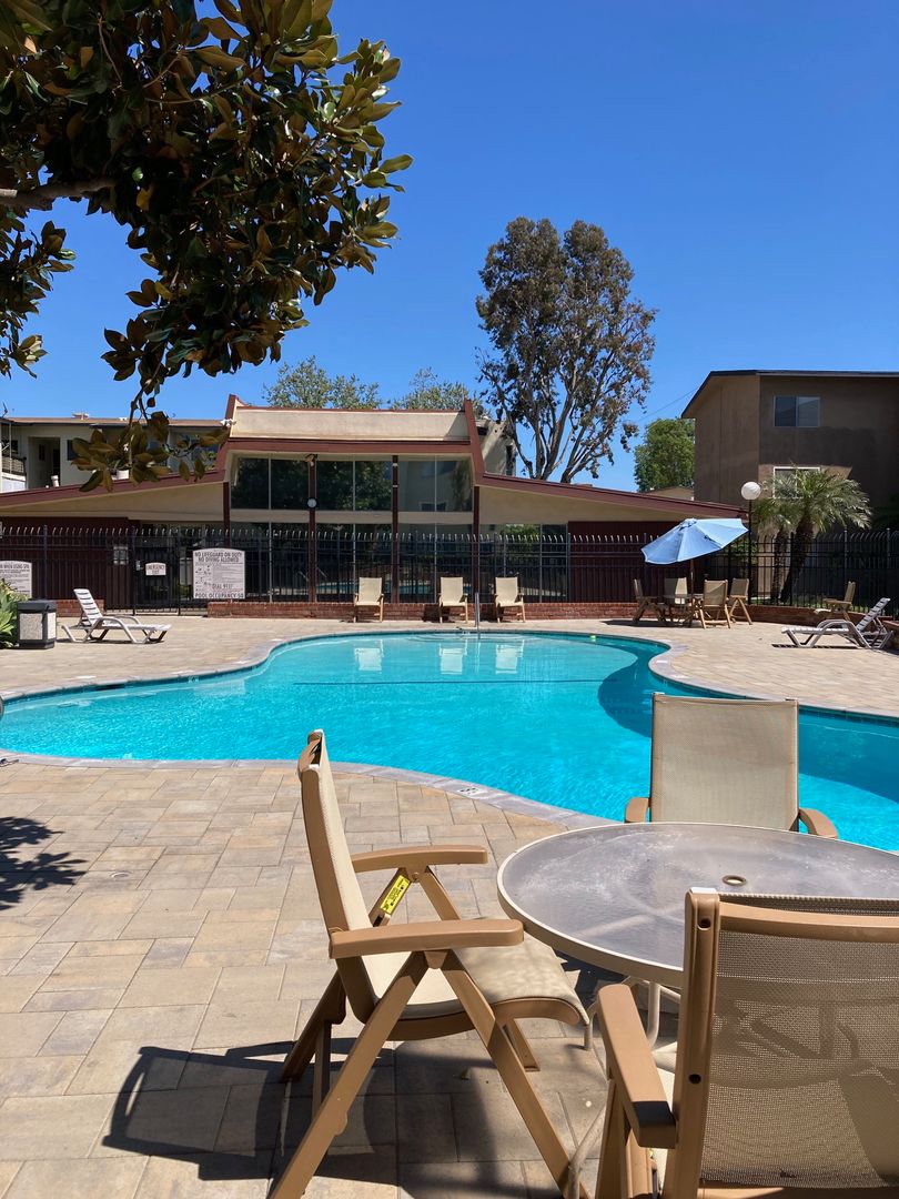 Seal Beach Condo: 12200 Montecito Rd