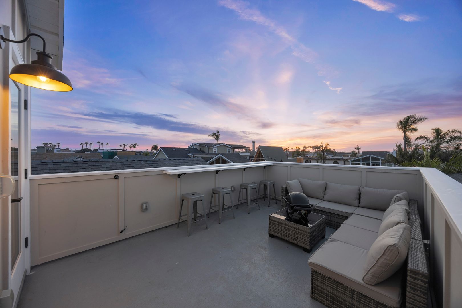 Newport Beach Apartment: 301 Lugonia St
