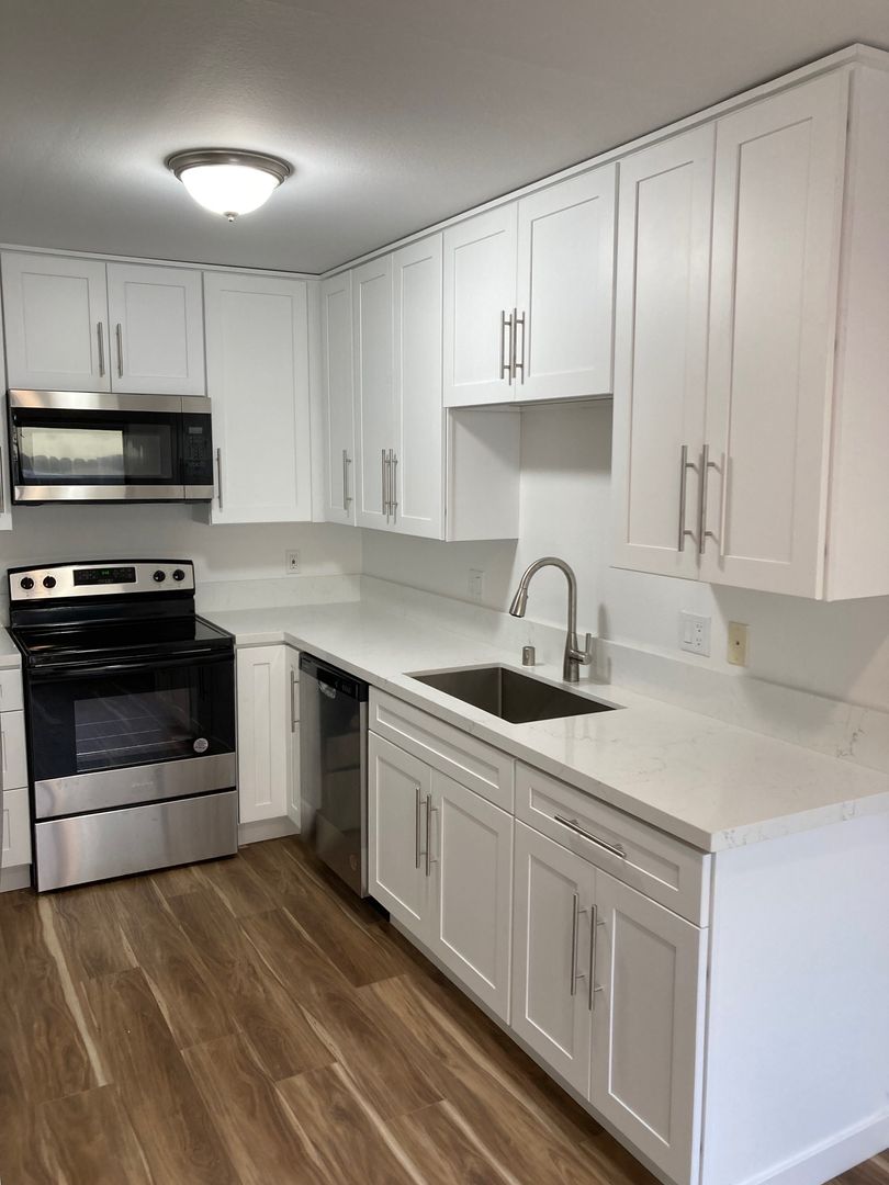 Los Alamitos Apartment: 3811 Green Ave