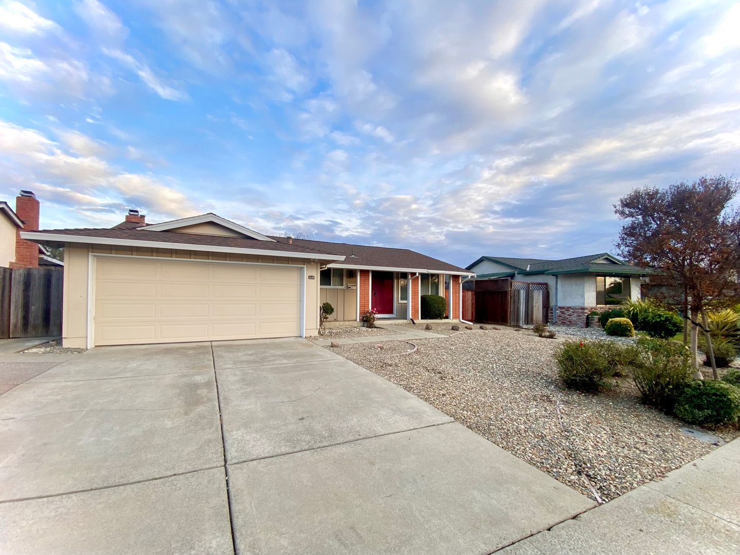 Union City House: 2156 Hartford Dr