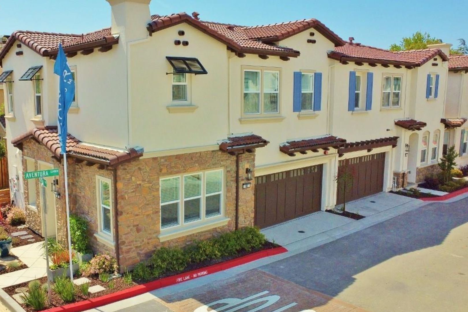 Fremont House: 60 Aventura Cmn