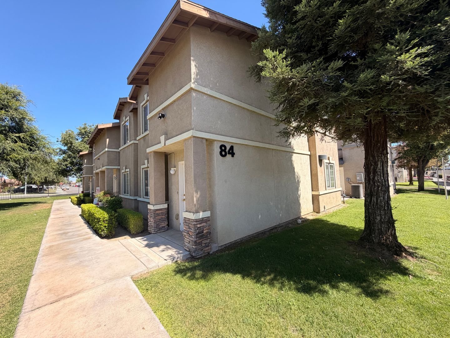 Bakersfield Apartment: 600 Hosking Avenue Building 84