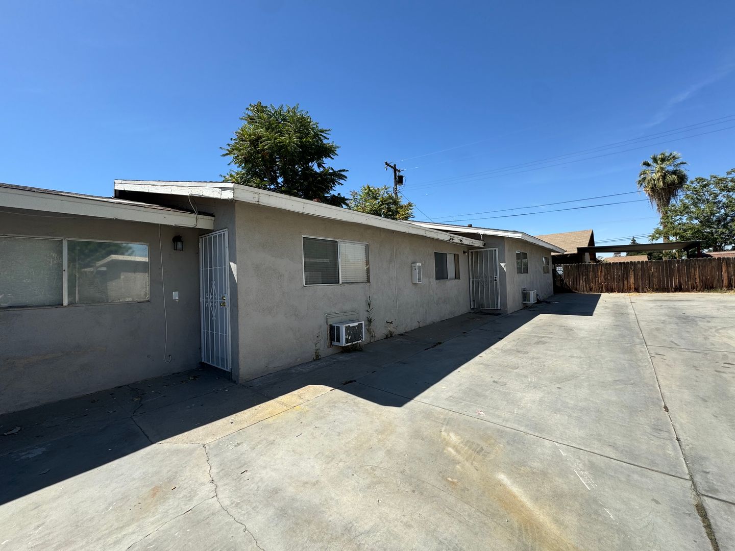 Bakersfield Apartment: 210 E. Harding Ave
