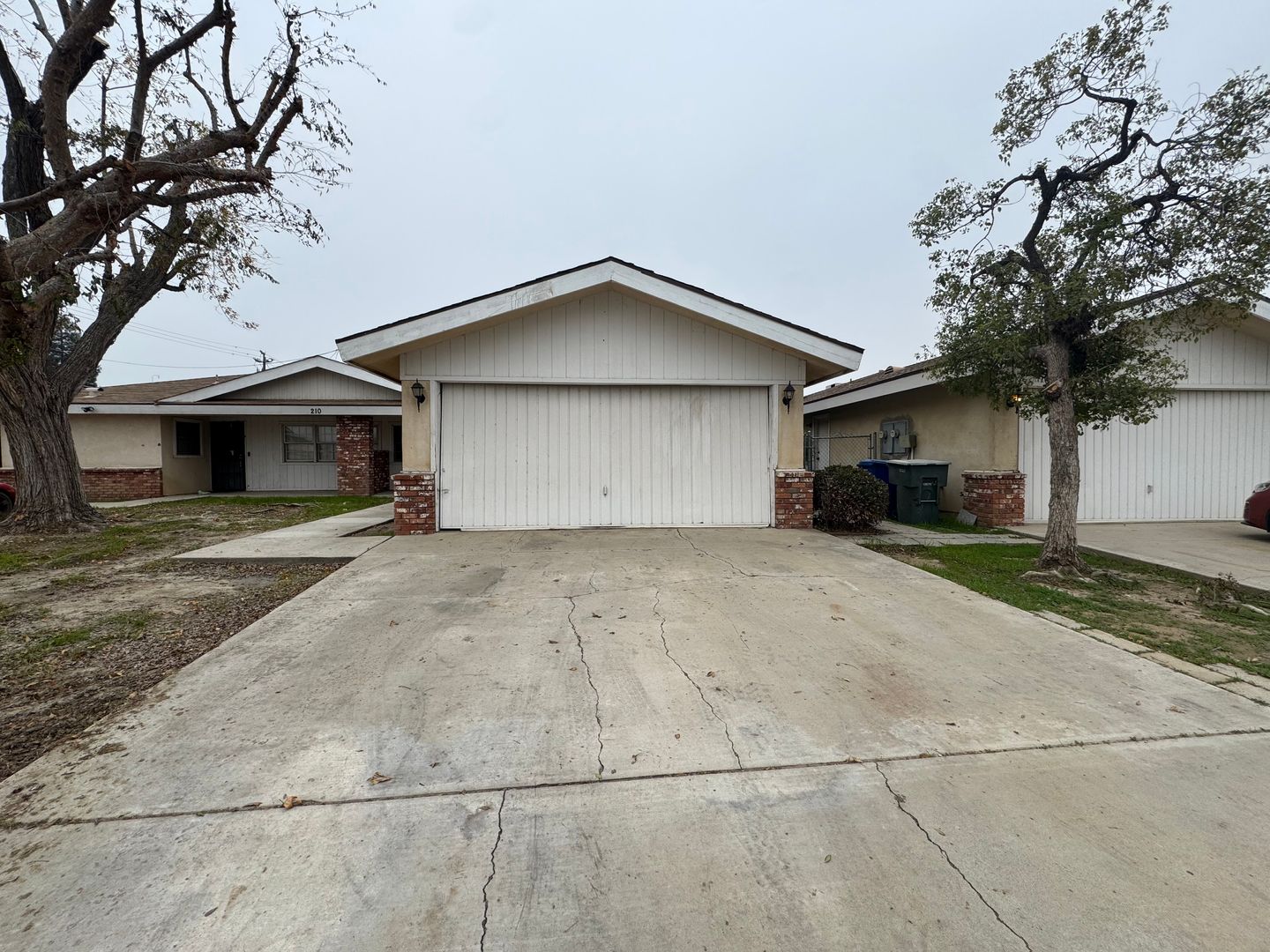 Bakersfield Apartment: 210 Douglas Street