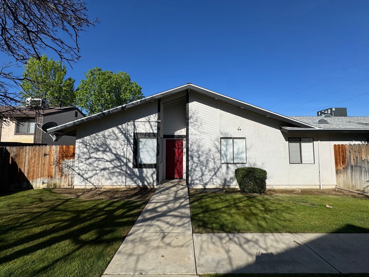 Bakersfield Apartment: 6013 Auburn Oaks Dr.