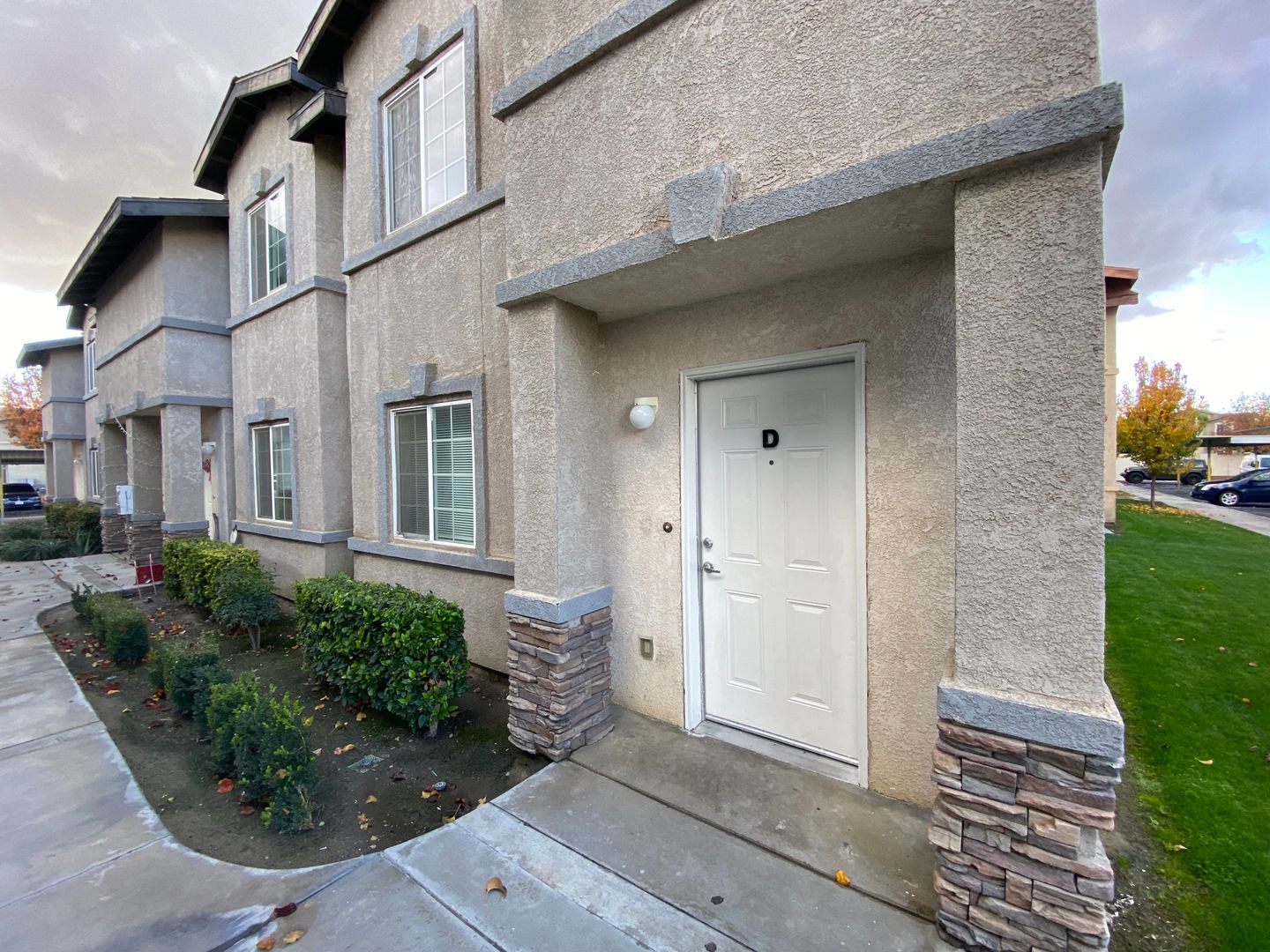 Bakersfield Apartment: 600 Hosking Avenue Building 24