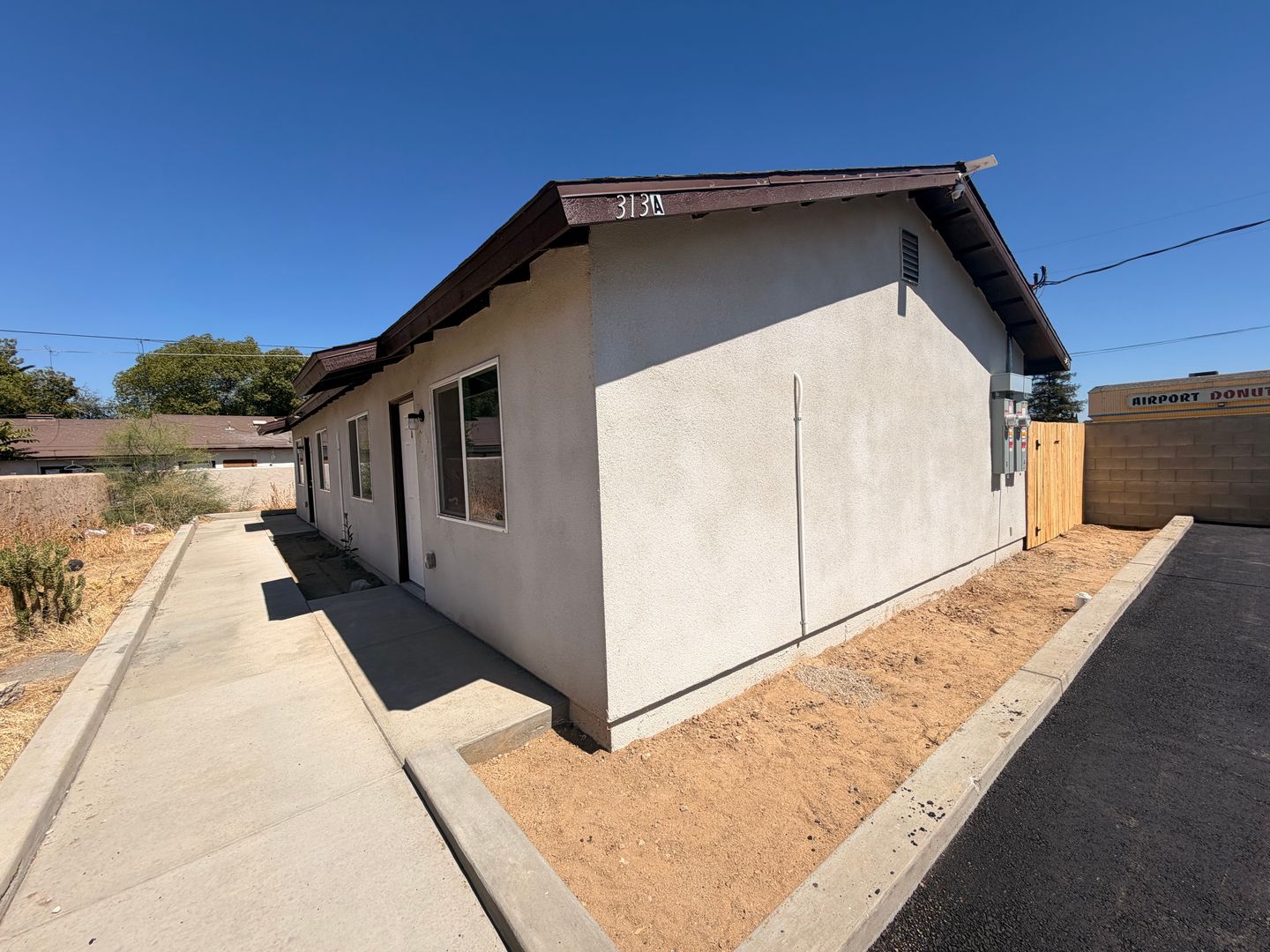 Bakersfield Apartment: 313 Airport Dr.