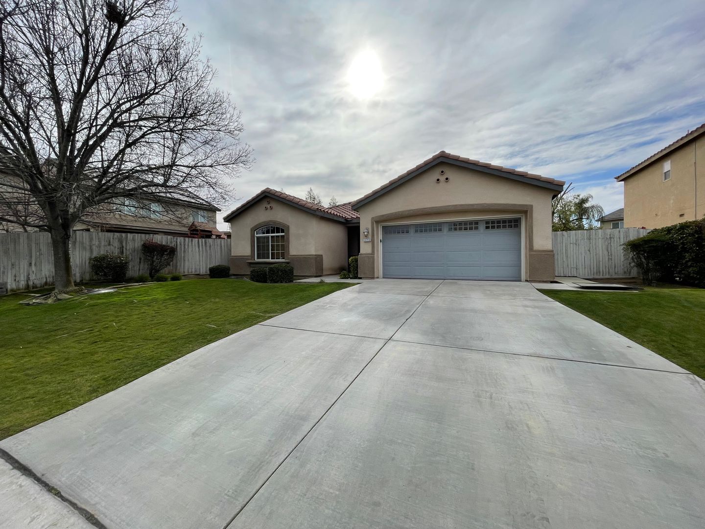 Bakersfield House: 11713 Starlight Dr