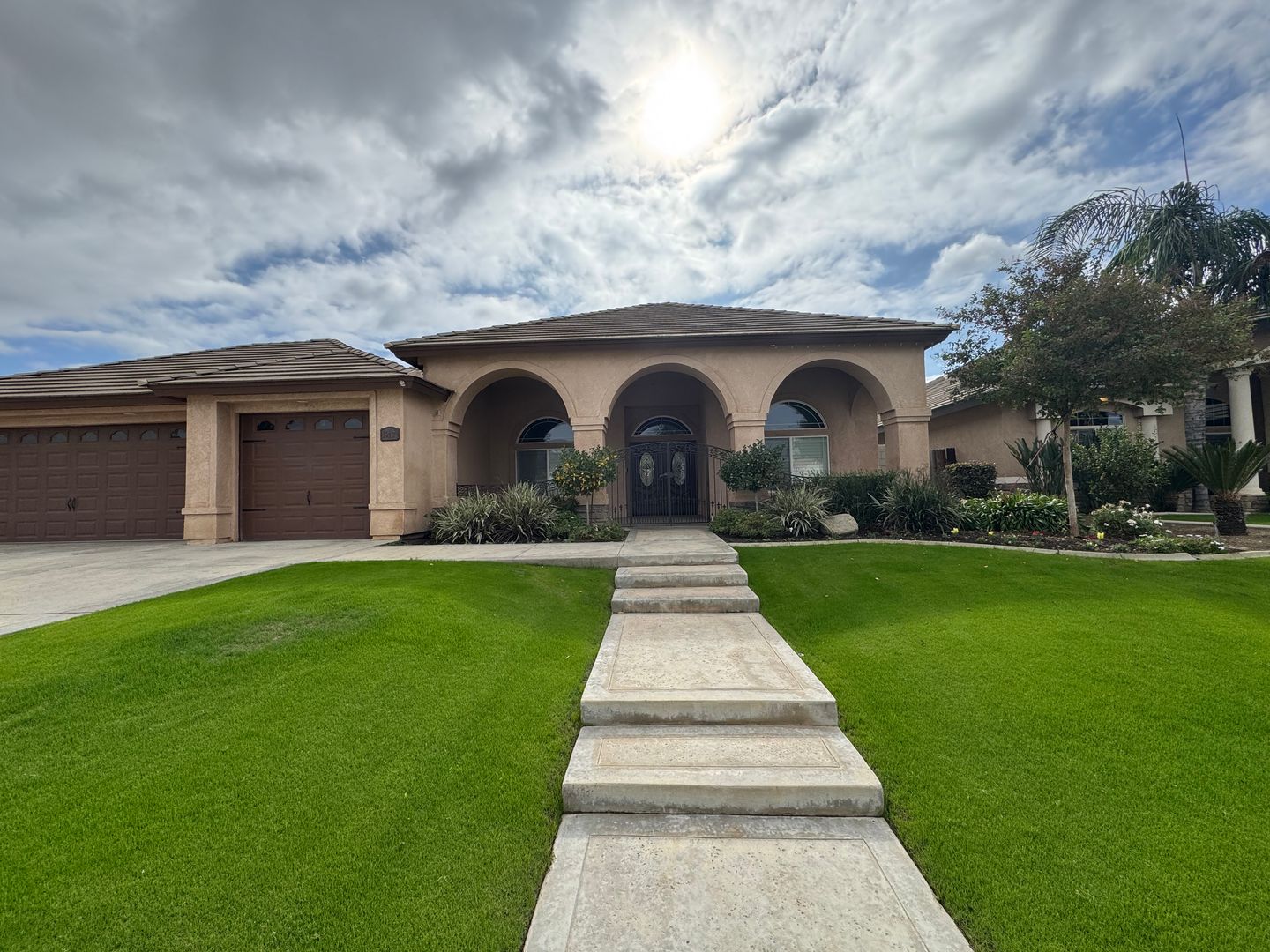 Bakersfield House: 15417 Sequoia Grove Ave