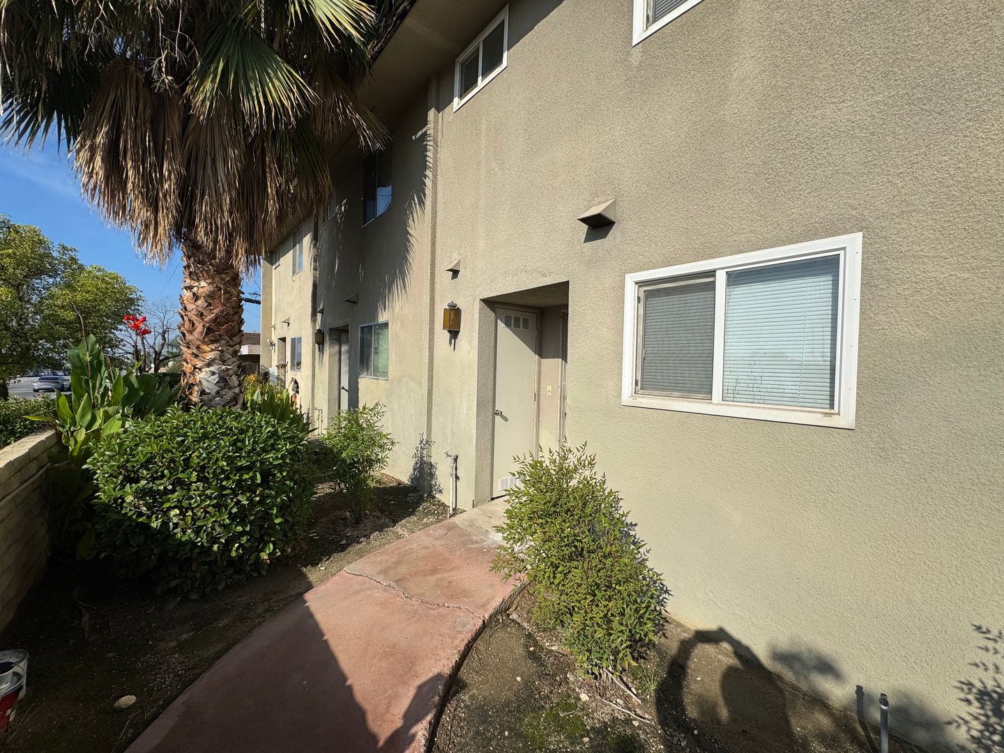 Bakersfield Apartment: Cornell and Columbus