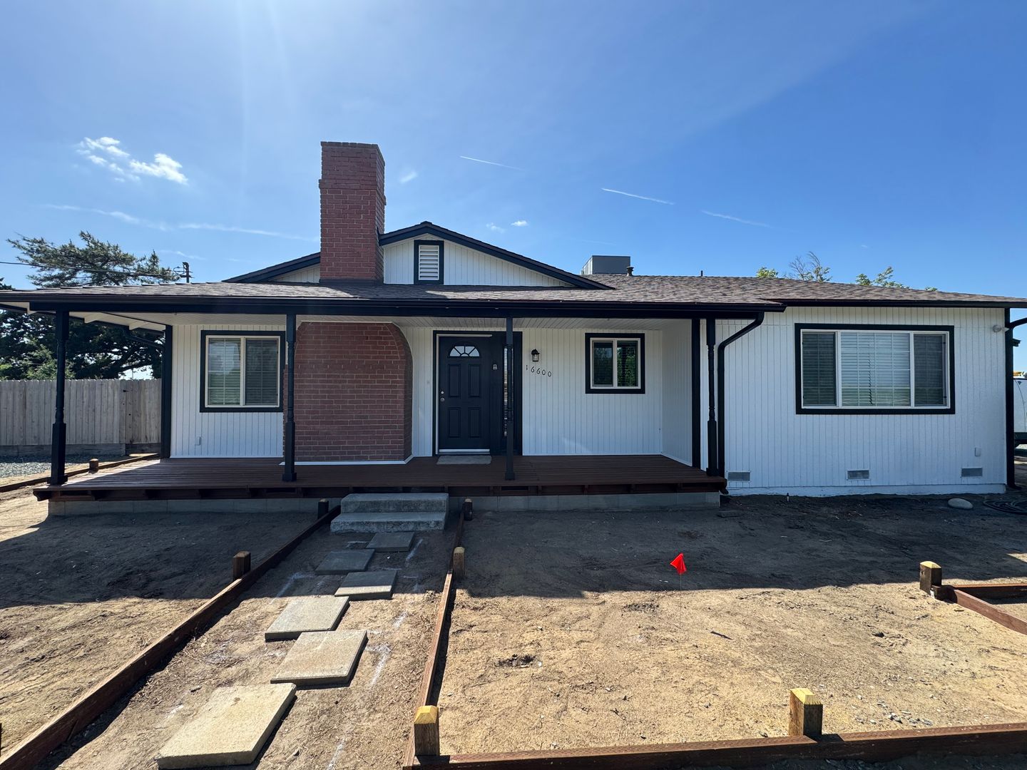 Visalia Townhome: Ave 320