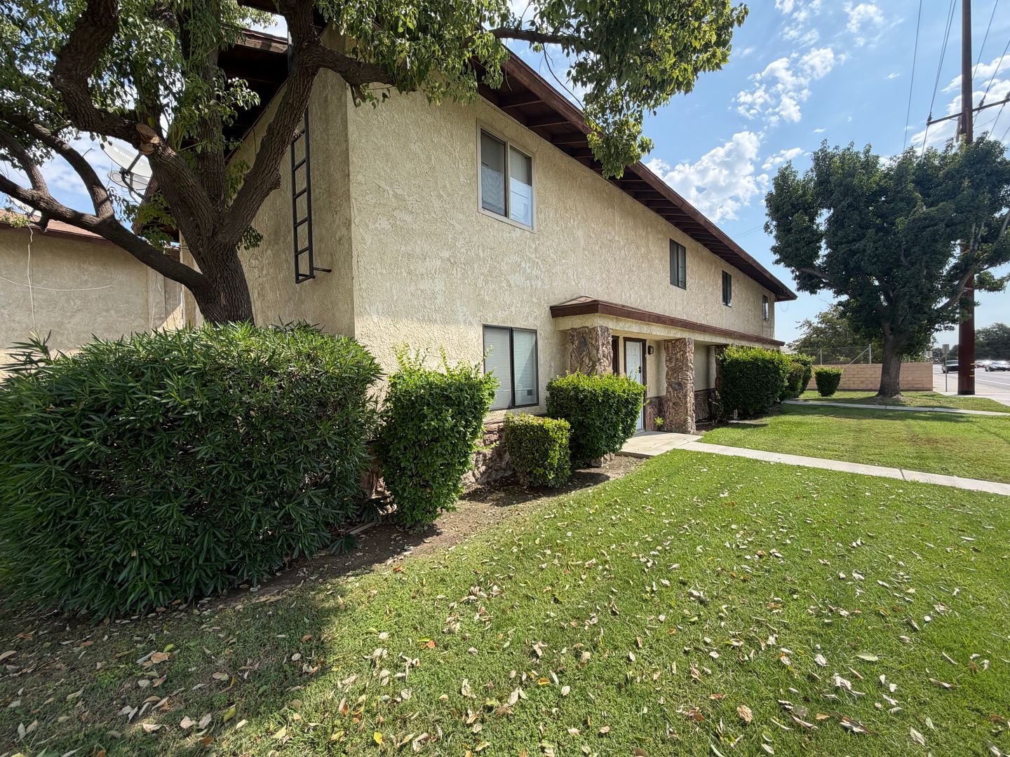 Bakersfield Apartment: 6350 Summerfield Drive