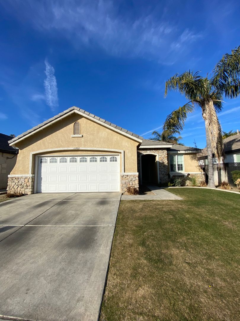 Bakersfield House: 11702 Morgan Hill Dr