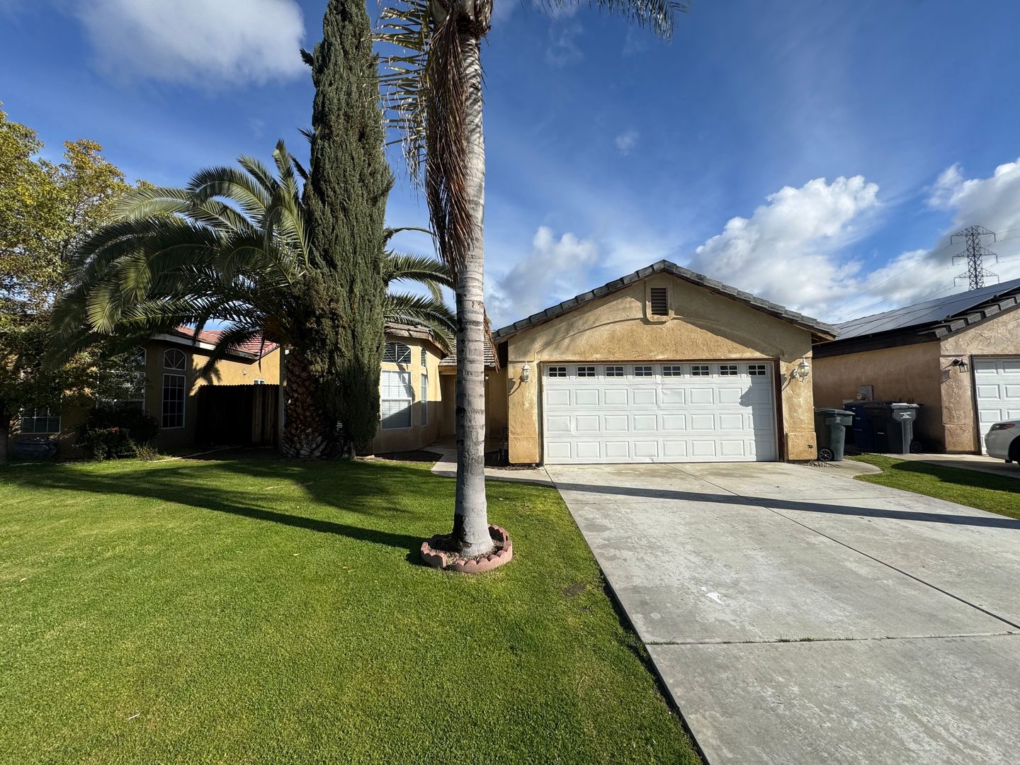 Bakersfield House: 8412 Hoodsport Ave