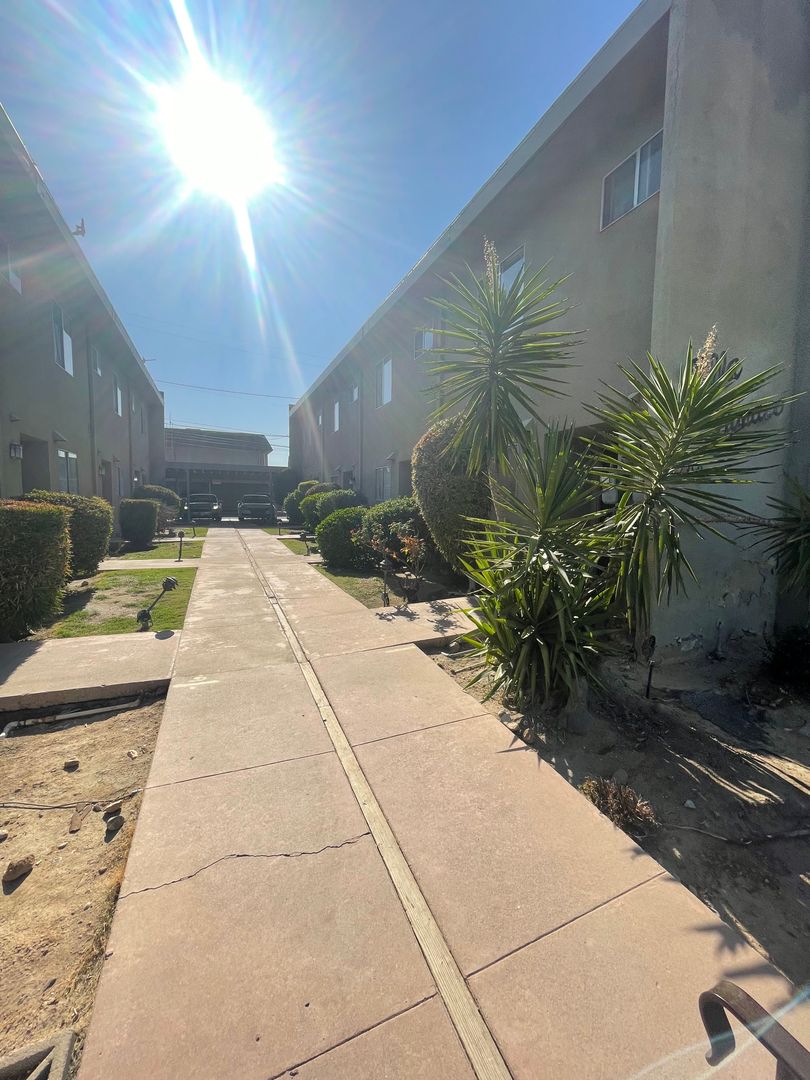 Bakersfield Apartment: Cornell and Columbus