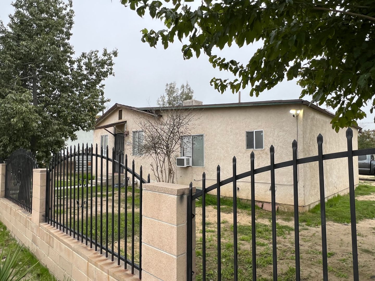 Bakersfield House: 925 Pesante Rd.